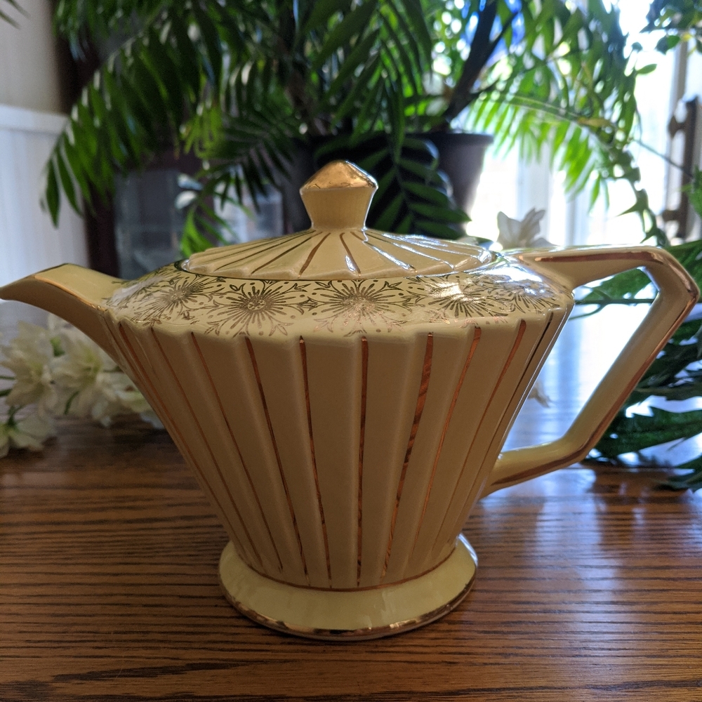 Vintage Sadler tea pot